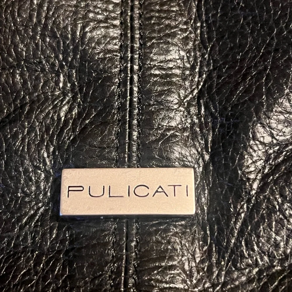 Pulicati black leather shoulder bag, made in Italy.